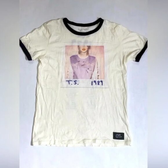 Taylor Swift The 1989 World Tour T-Shirt Adult Small POLAROID GRAPHIC Concert - Picture 1 of 11
